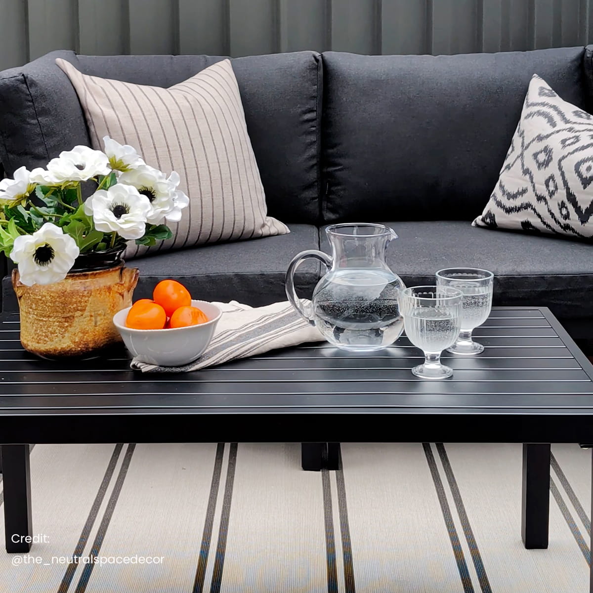 Contemporary 6-Piece Outdoor Seating Suite in Aluminium with matching Side Table - Image 6