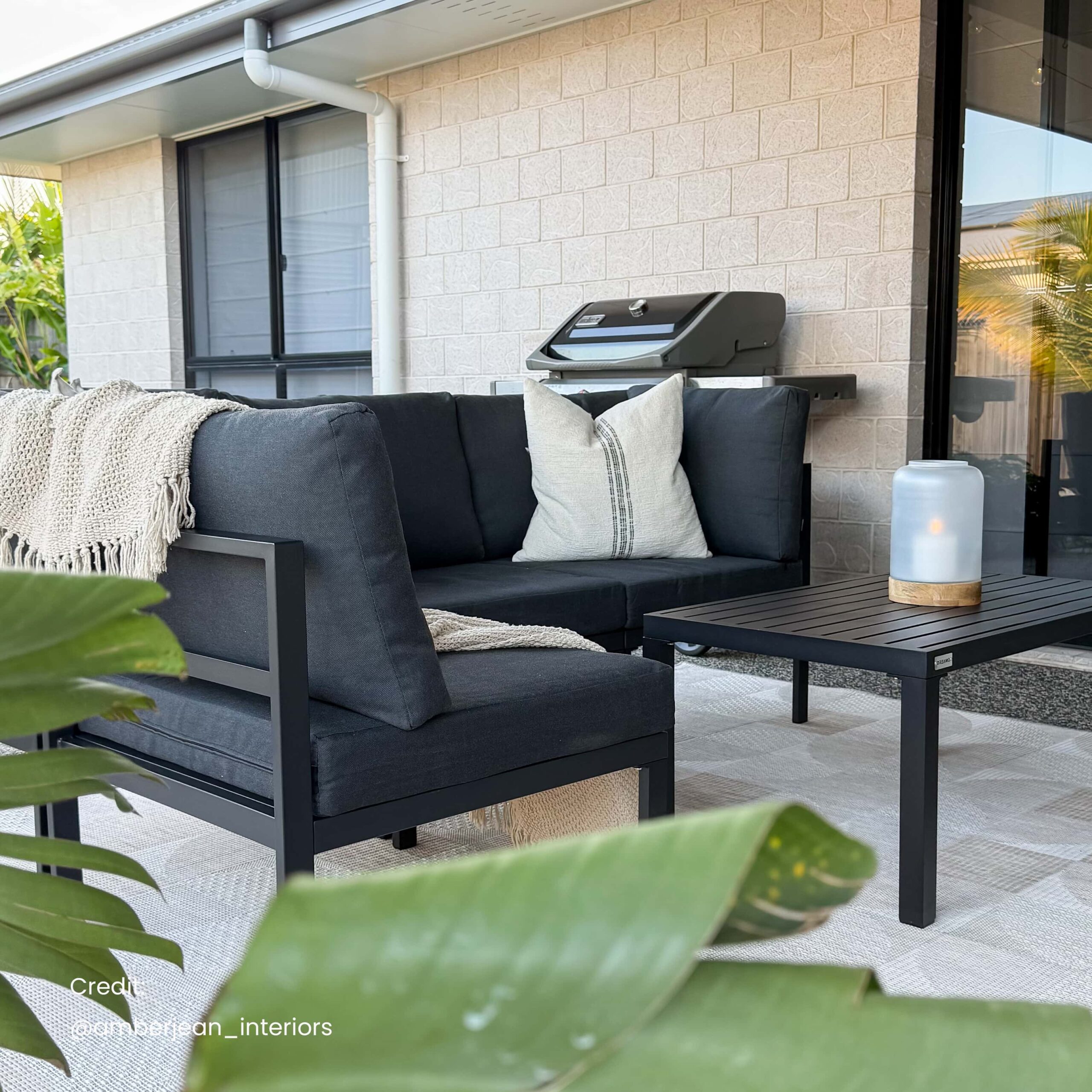 Contemporary Outdoor Seating Set in Aluminium - Image 5