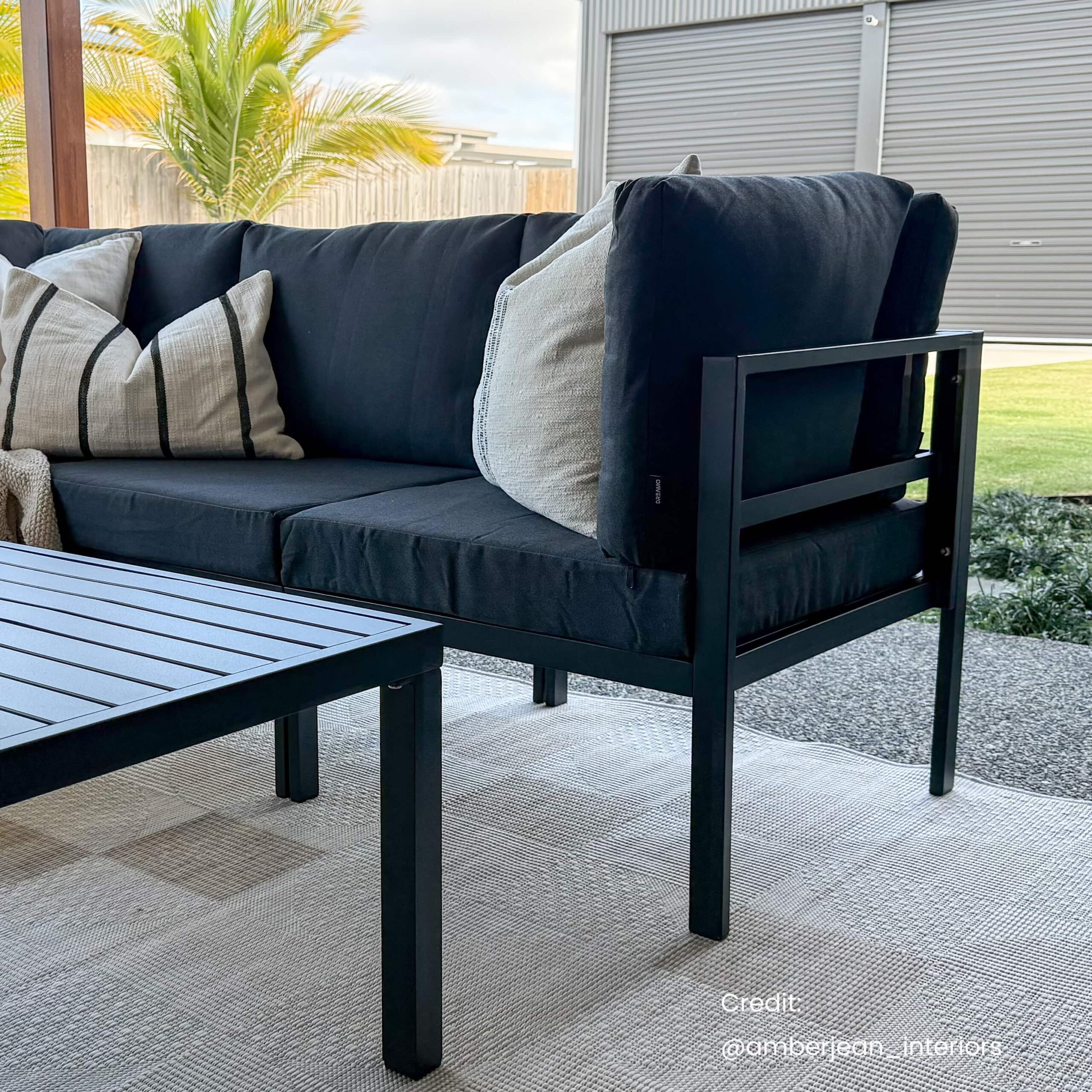 Contemporary Outdoor Seating Set in Aluminium - Image 7